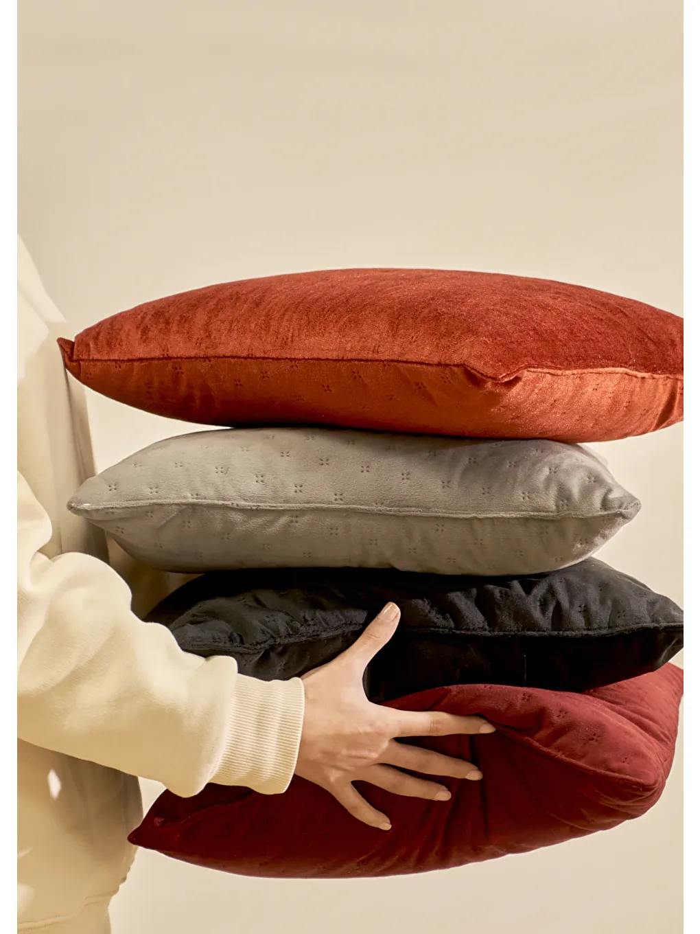 Rita Dekoratif Kırlent Kırmızı (43x43 cm)-1