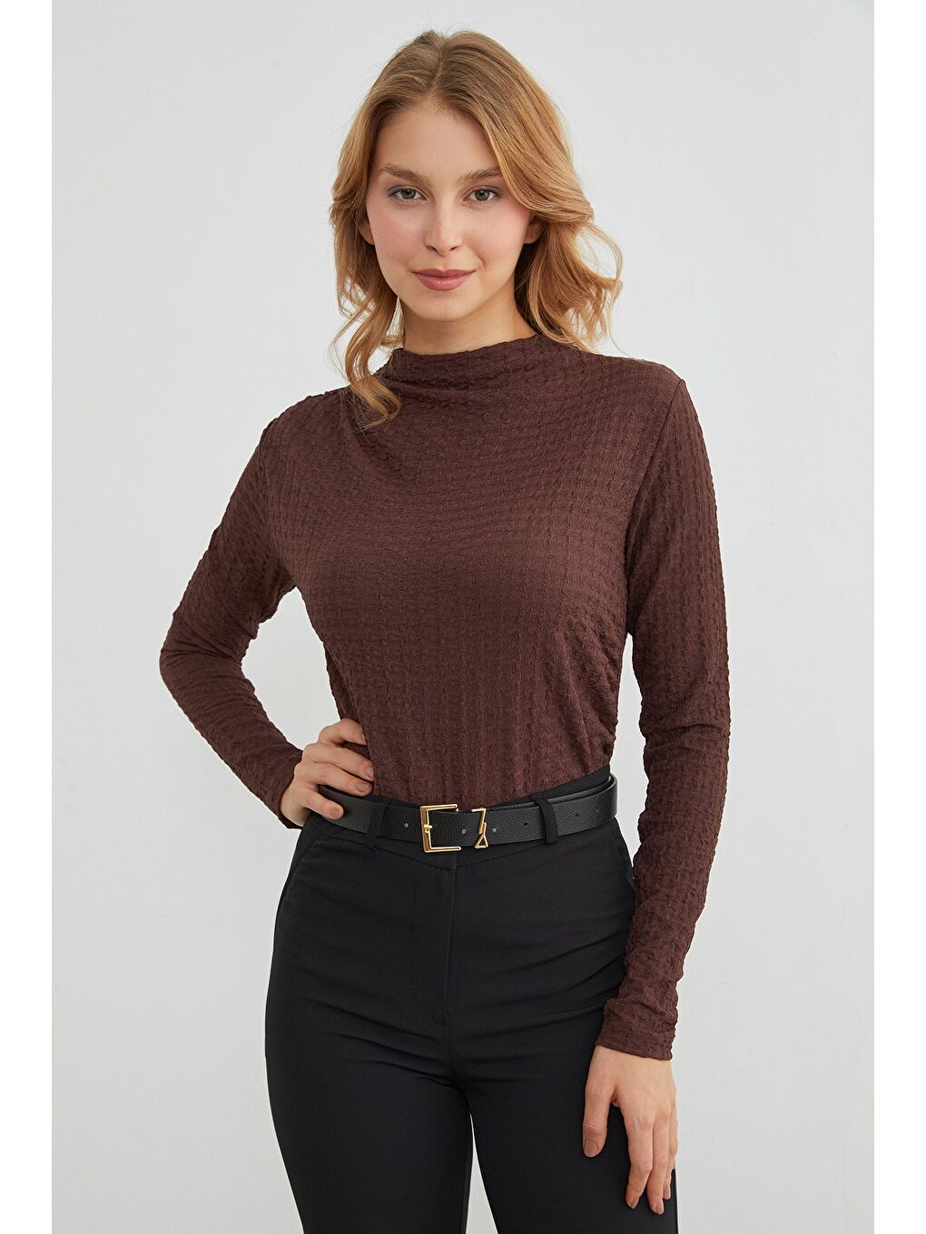 Kahverengi Gofre Kumaş Dik Yaka Drapeli Bluz