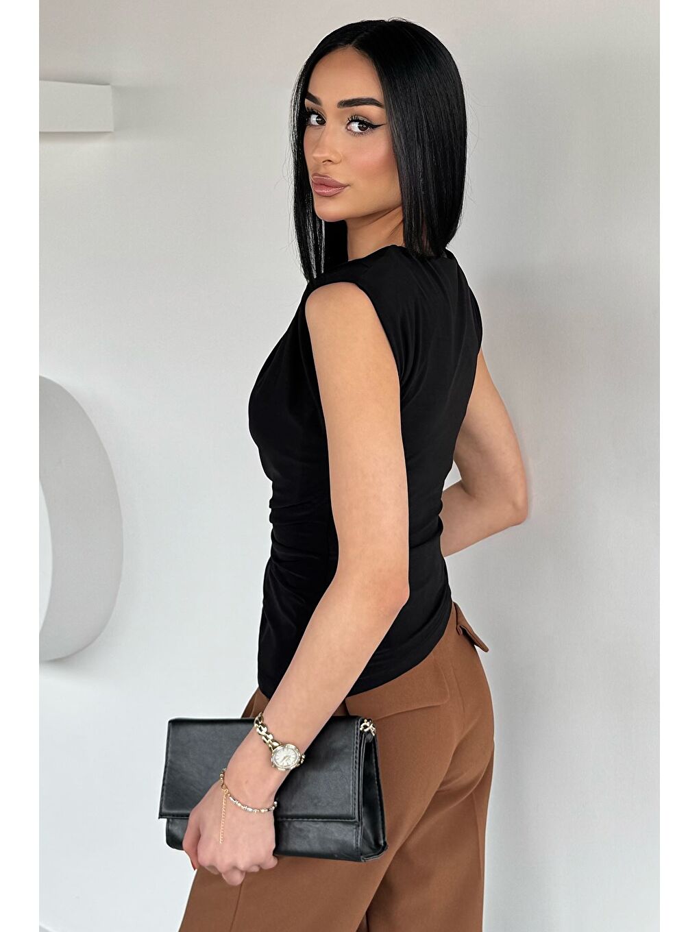 Siyah Kadın Vatkalı Sıfır Kol Bluz-3