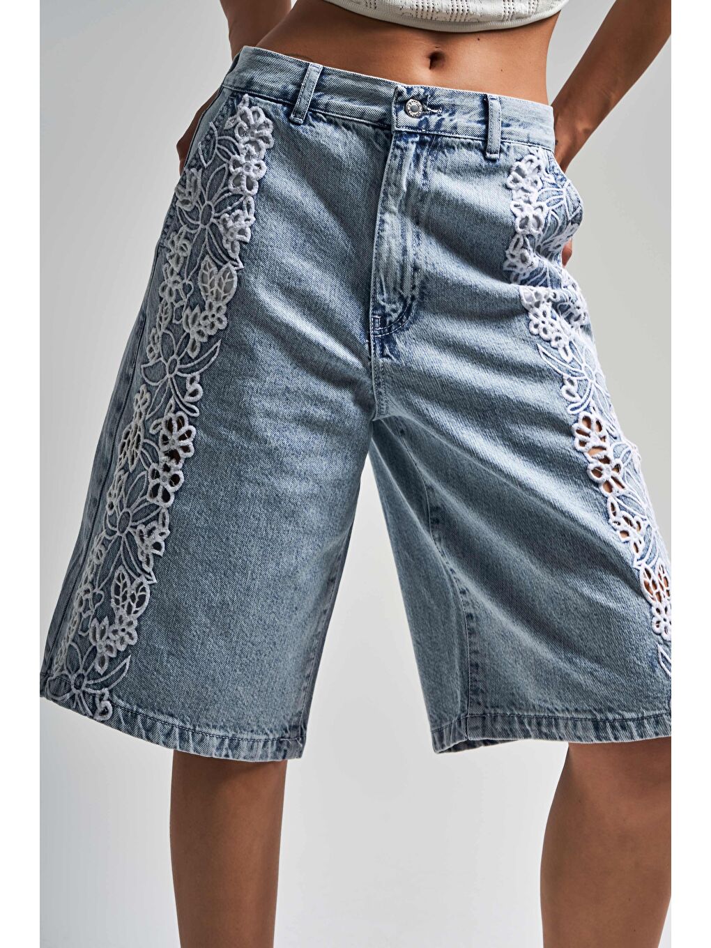 Mavi Kadın Snow Jean Rengi 3s5 3 Dantel Nakışlı Maxi Boy Uzun Tasarım Denim Şortolon-1