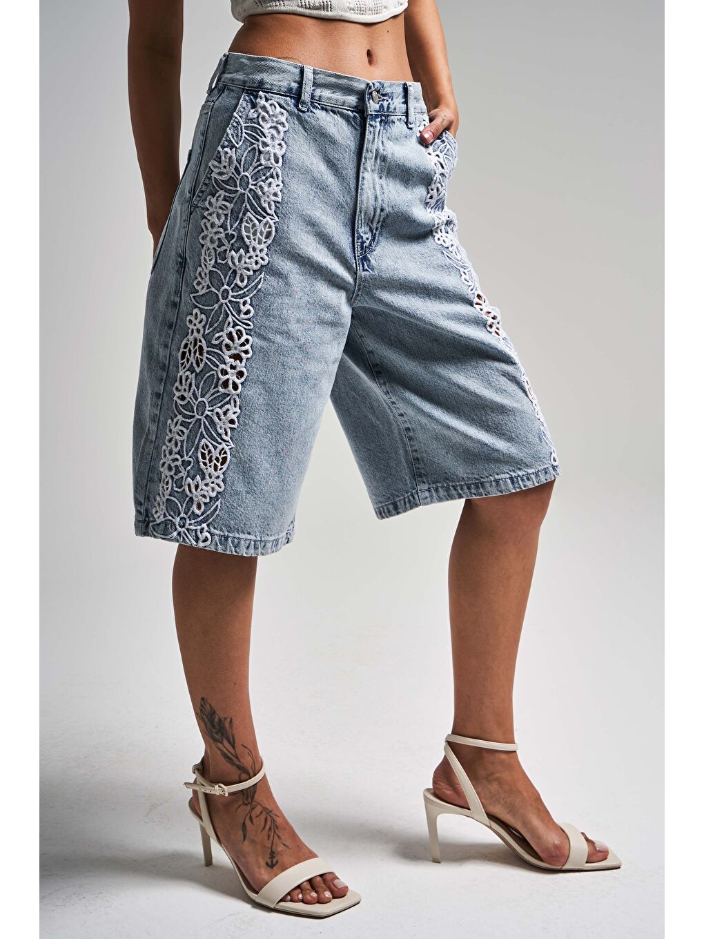 Mavi Kadın Snow Jean Rengi 3s5 3 Dantel Nakışlı Maxi Boy Uzun Tasarım Denim Şortolon-2