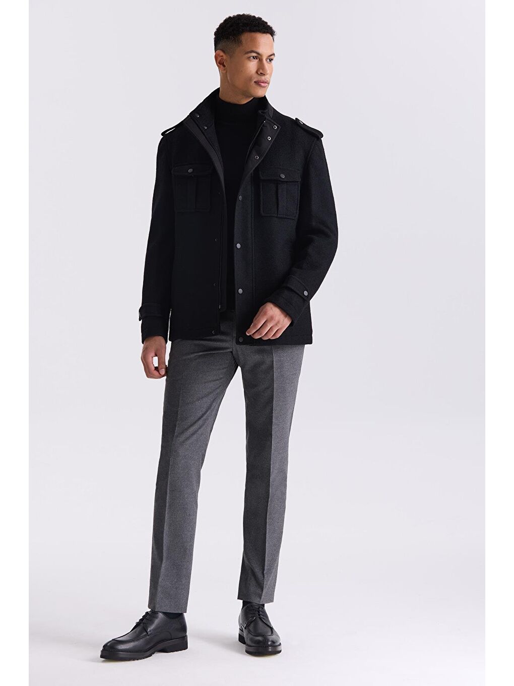 Siyah Slim Fit Hakim Yaka Apoletli Desenli Spor Kaşe Kaban-1