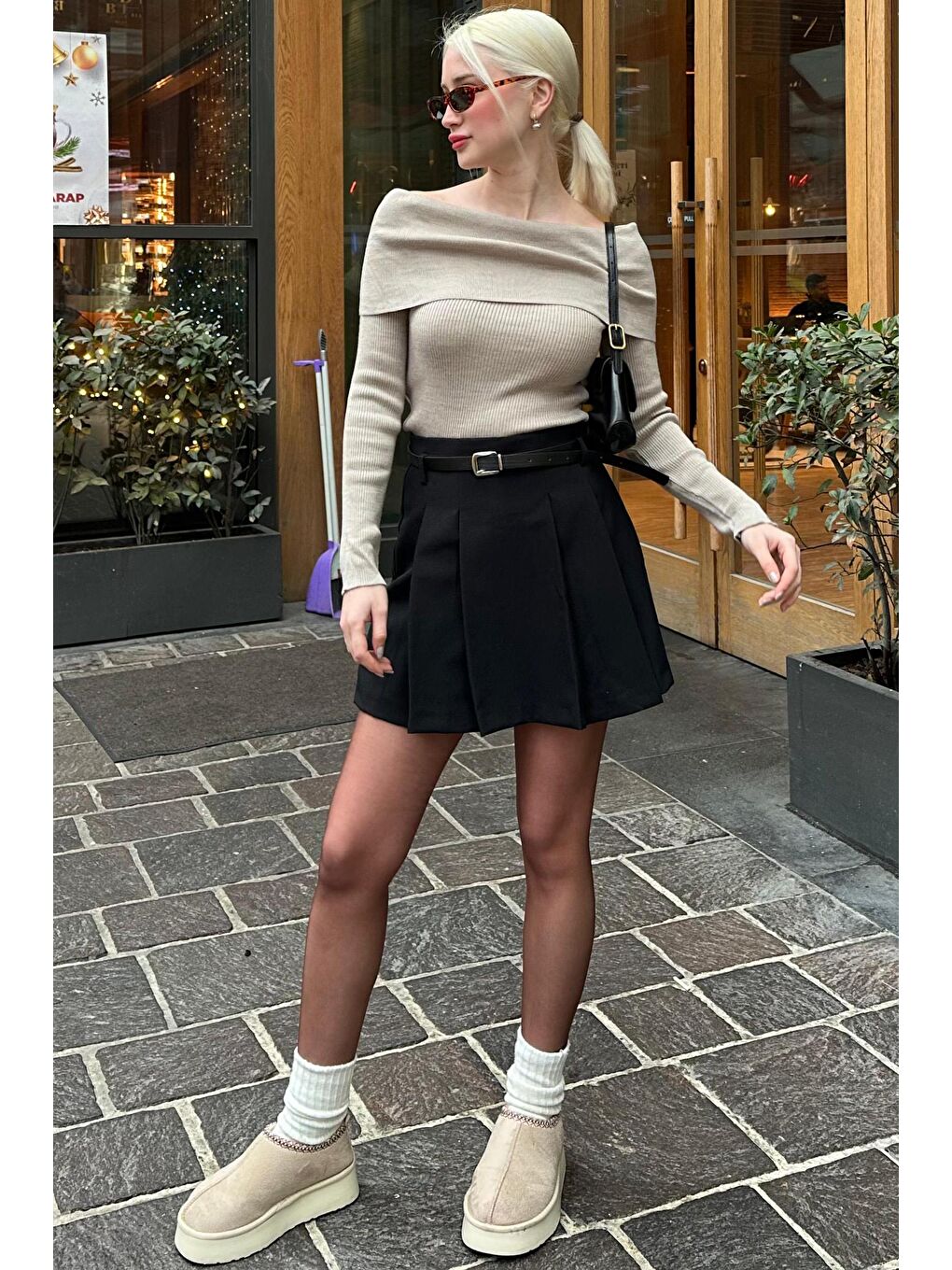 Siyah Önü Pileli Kemerli Kadın Şort Etek Mg2299-1