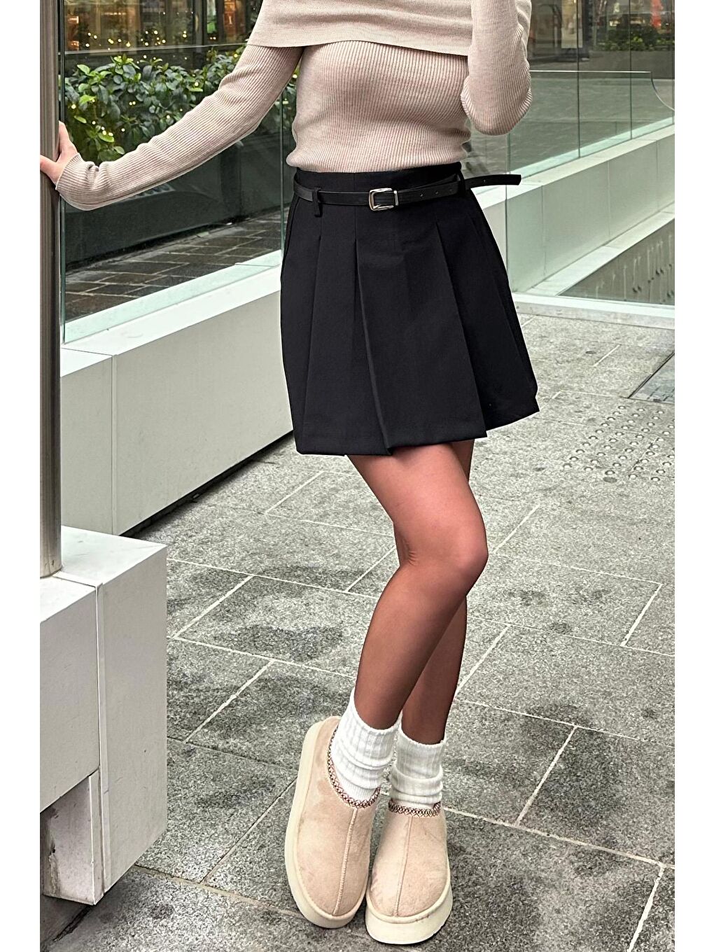 Siyah Önü Pileli Kemerli Kadın Şort Etek Mg2299-5