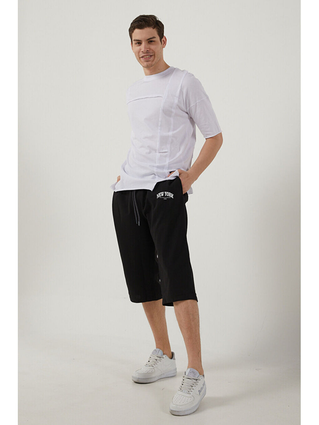 Siyah Erkek New York Baskılı Uzun Slim Fit Kalıp Şort SPR25SR086