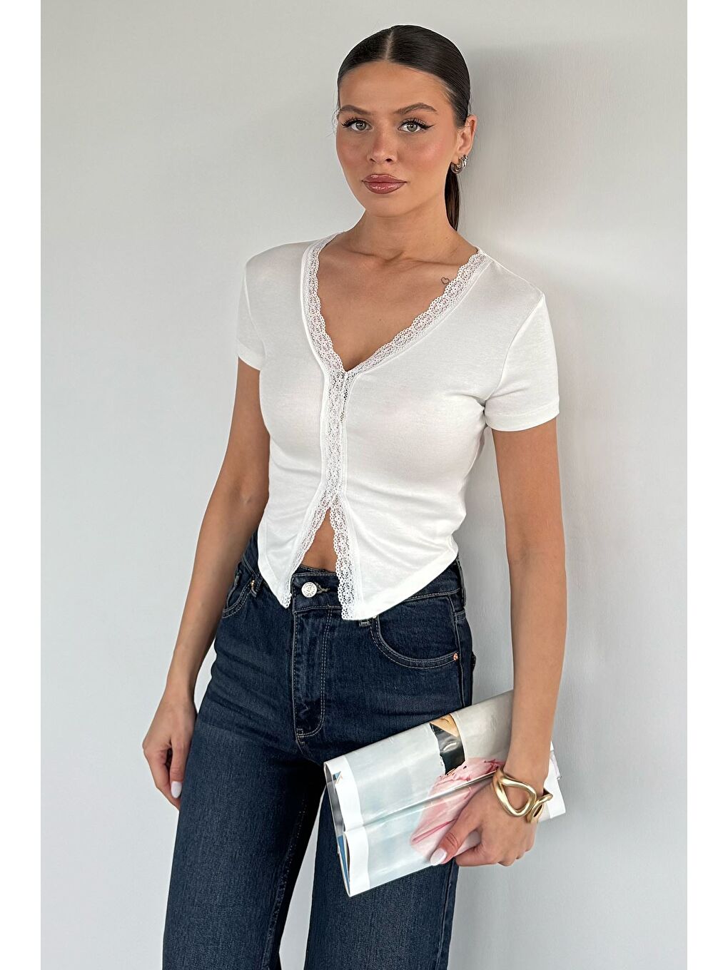 Ekru Kadın V Yaka Dantel Detaylı Elastanlı Bluz