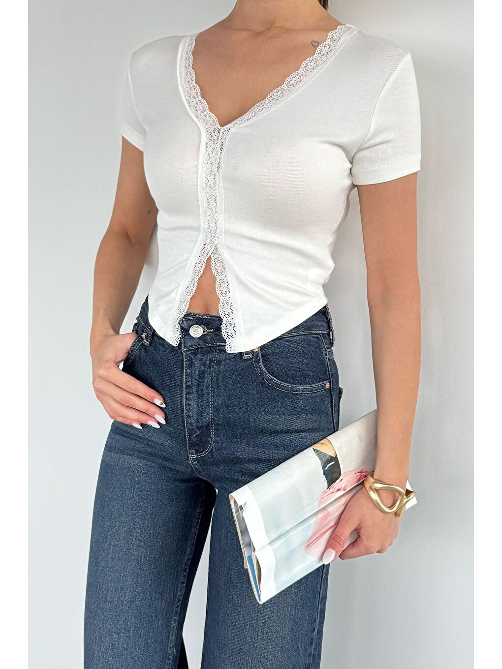 Ekru Kadın V Yaka Dantel Detaylı Elastanlı Bluz-1