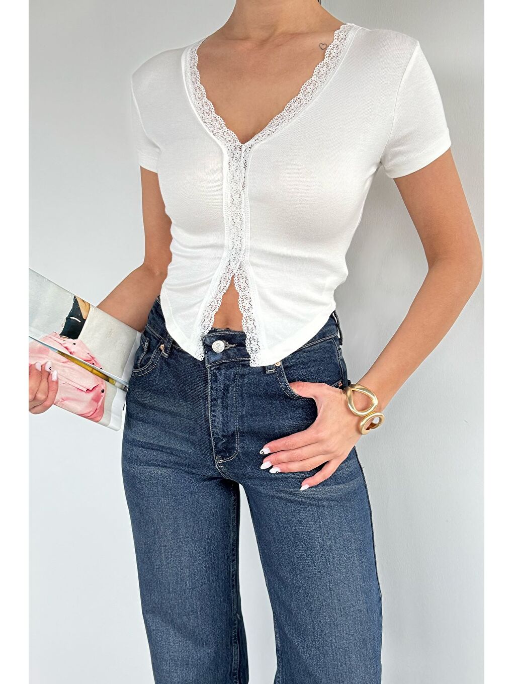 Ekru Kadın V Yaka Dantel Detaylı Elastanlı Bluz-2