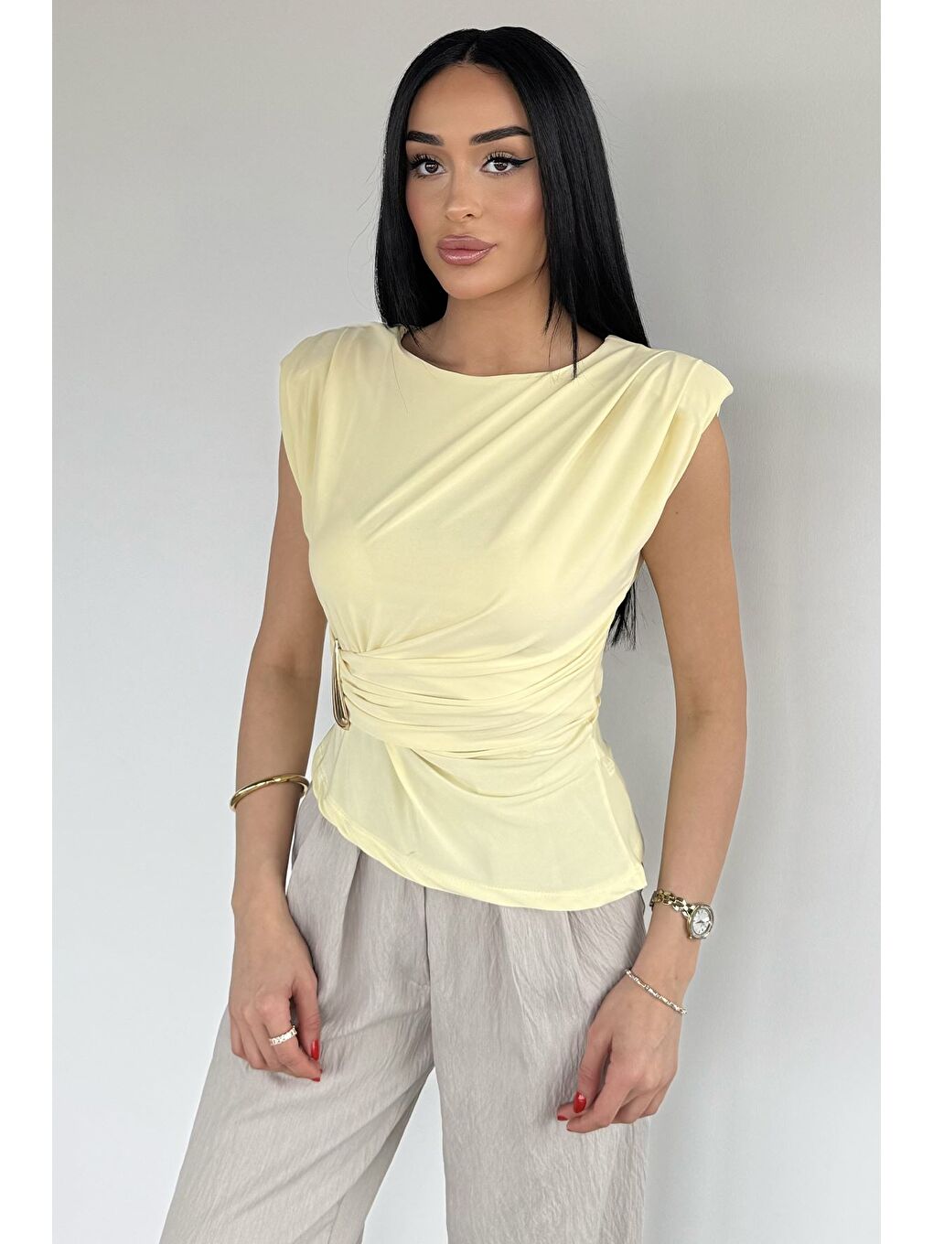 Sarı Kadın Vatkalı Sıfır Kol Bluz