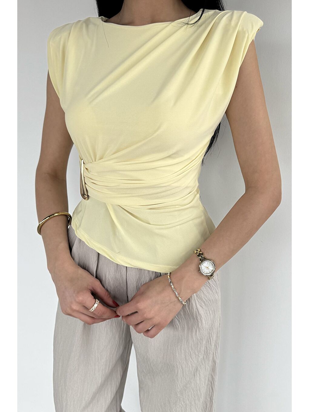 Sarı Kadın Vatkalı Sıfır Kol Bluz-1