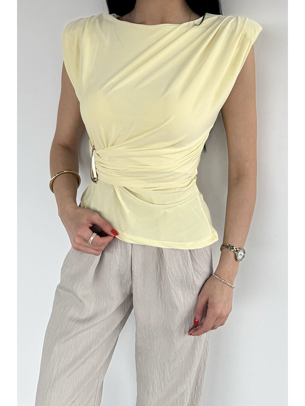 Sarı Kadın Vatkalı Sıfır Kol Bluz-2