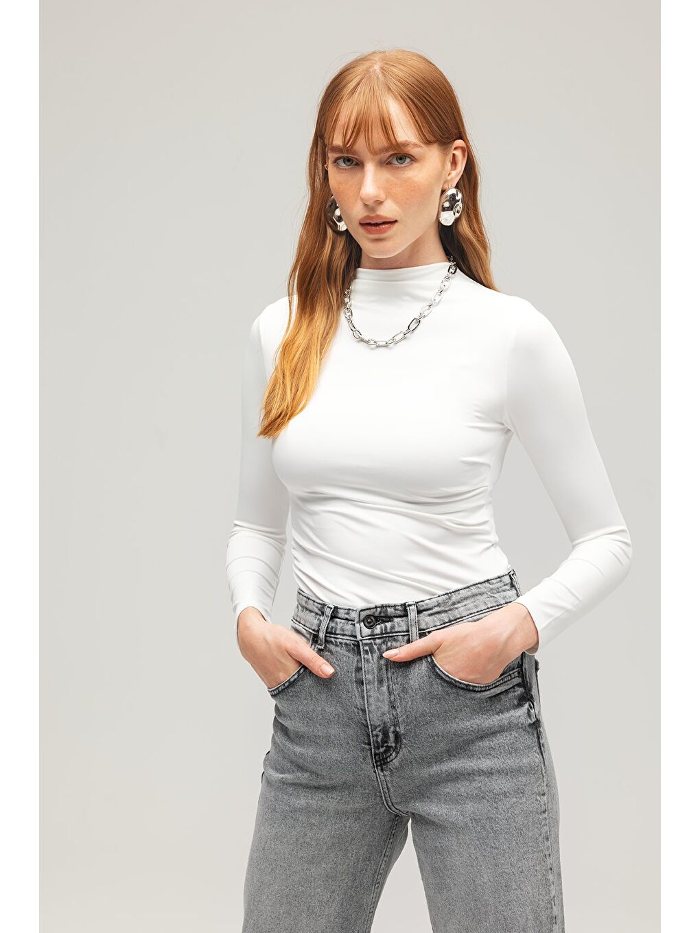 Beyaz Kadın Yarım Balıkçı Yaka Basic Örme Bluz - Drape Detaylı-1