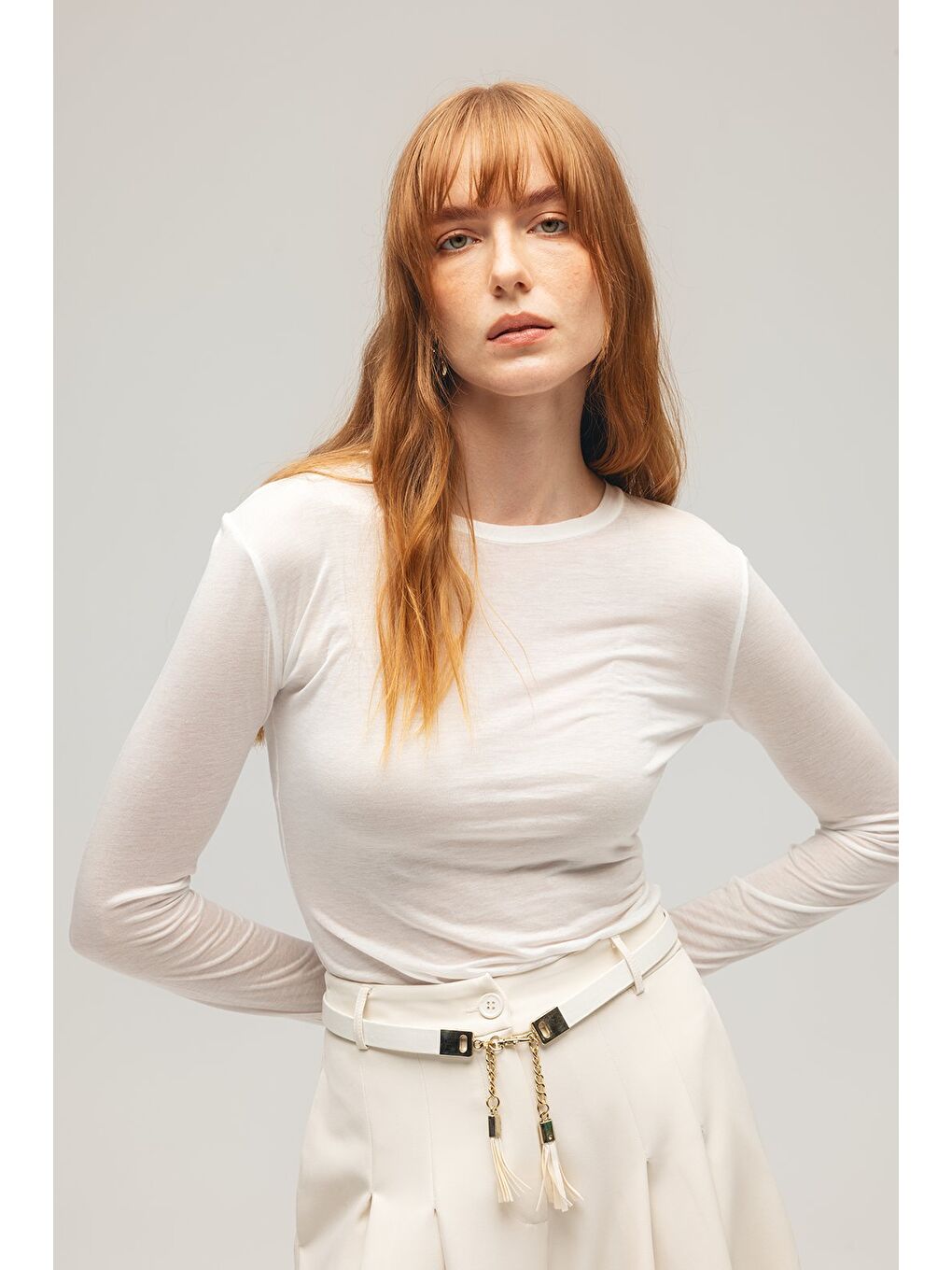 Ekru Kadın Slim Fit Bisiklet Yaka Uzun Kollu Basic Örme Bluz - Transparan Görünümlü