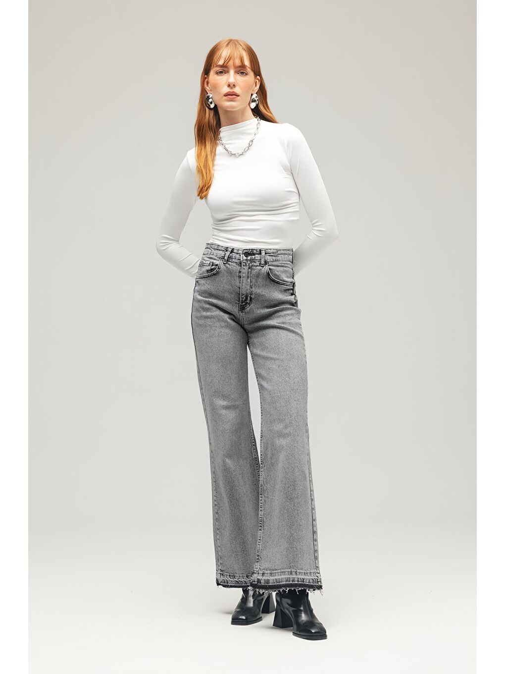 Beyaz Kadın Yarım Balıkçı Yaka Basic Örme Bluz - Drape Detaylı-2