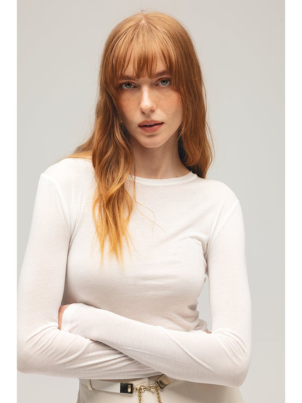 Ekru Kadın Slim Fit Bisiklet Yaka Uzun Kollu Basic Örme Bluz - Transparan Görünümlü-1