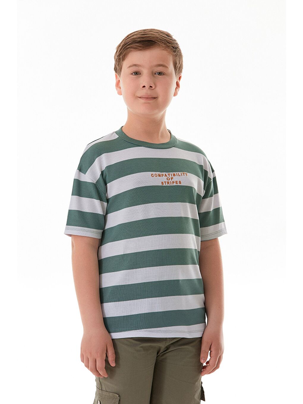 Yeşil Çizgili Yazı Nakışlı Erkek Çocuk Tişört