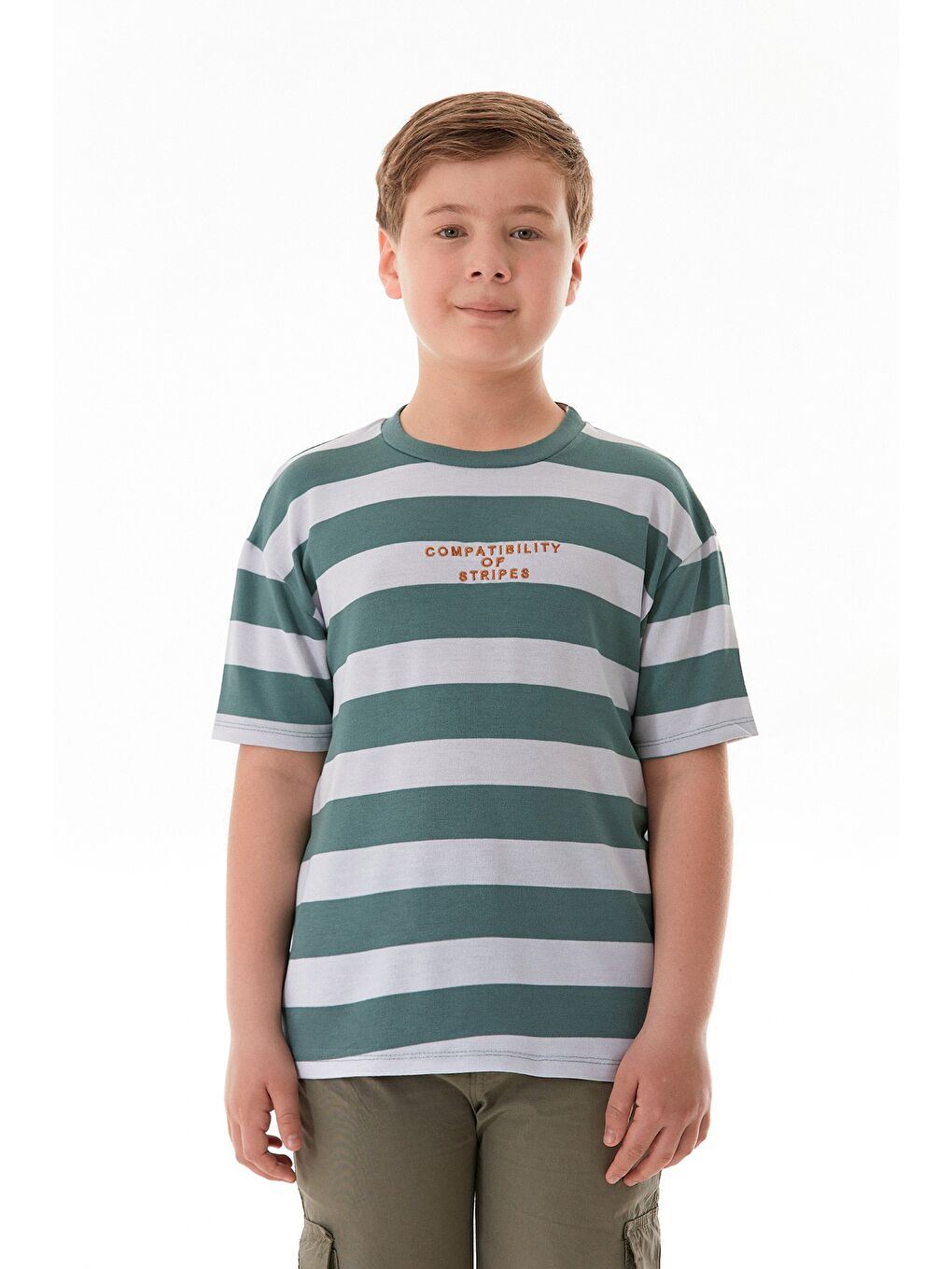 Yeşil Çizgili Yazı Nakışlı Erkek Çocuk Tişört-1