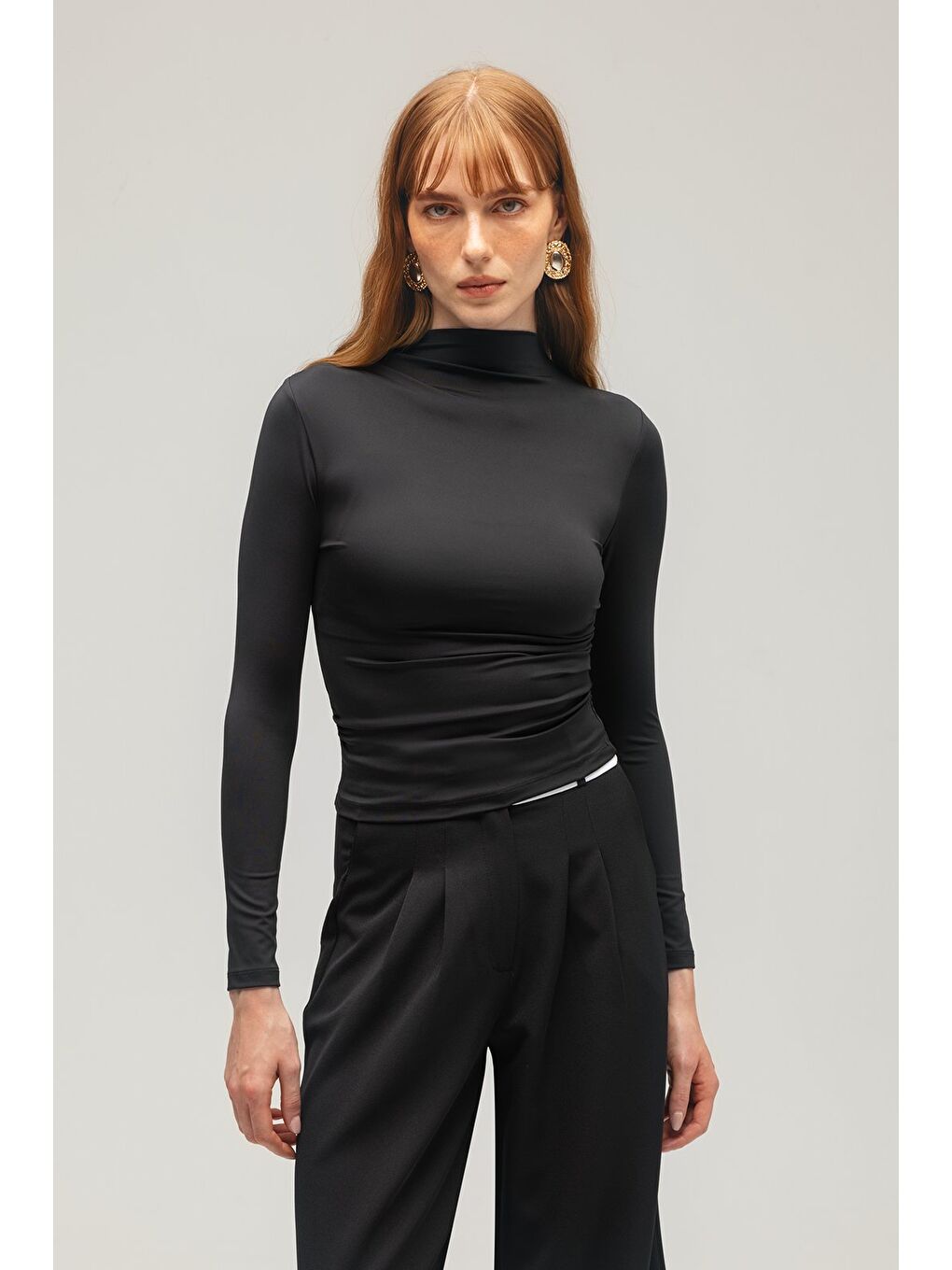 Siyah Kadın Yarım Balıkçı Yaka Basic Örme Bluz - Drape Detaylı-1