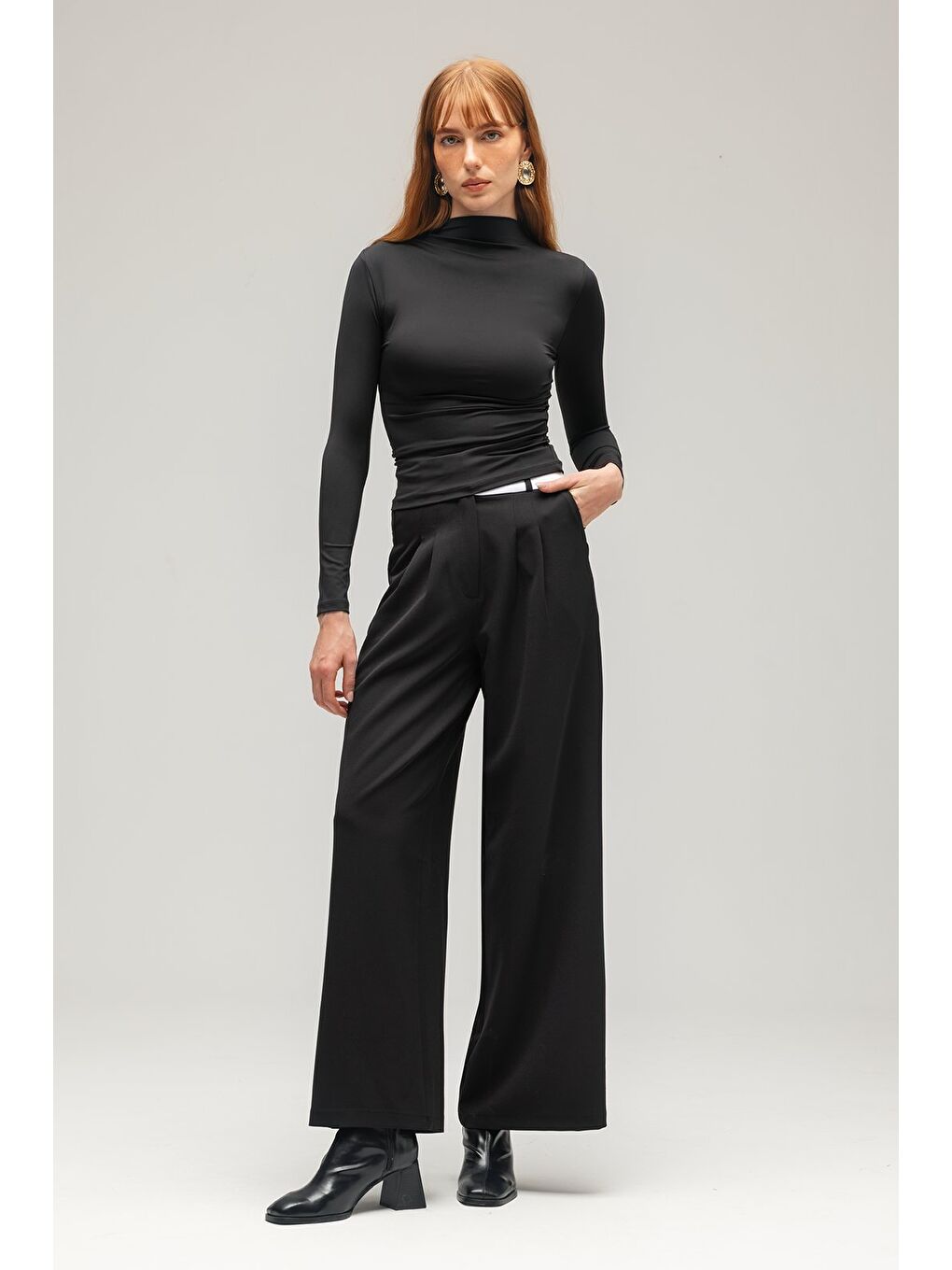 Siyah Kadın Yarım Balıkçı Yaka Basic Örme Bluz - Drape Detaylı-2