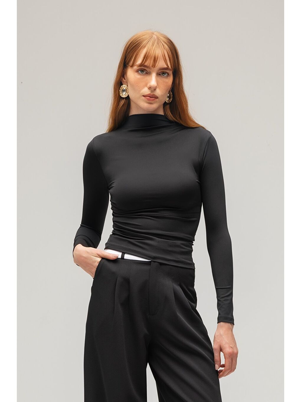 Siyah Kadın Yarım Balıkçı Yaka Basic Örme Bluz - Drape Detaylı-3