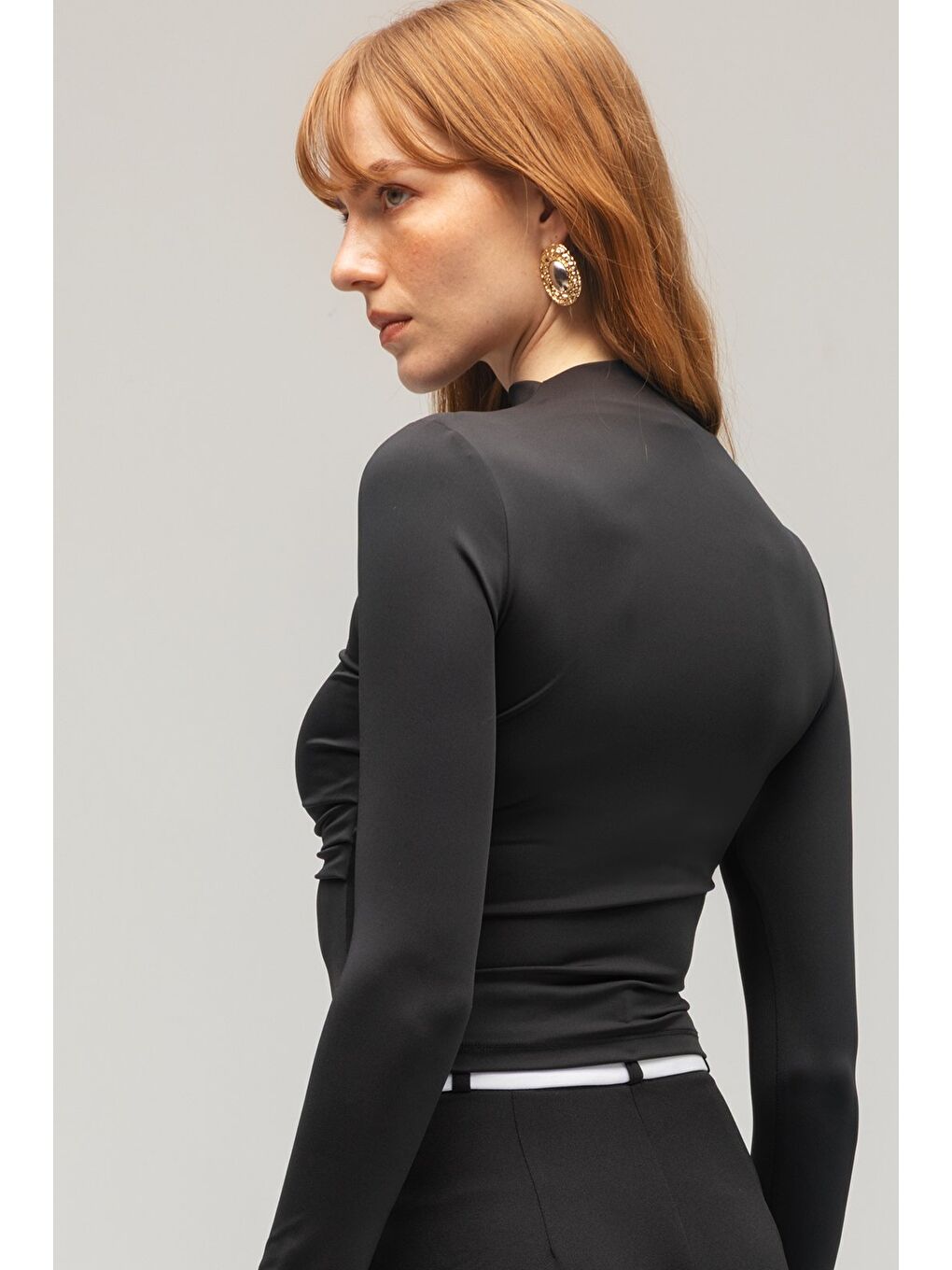 Siyah Kadın Yarım Balıkçı Yaka Basic Örme Bluz - Drape Detaylı-5