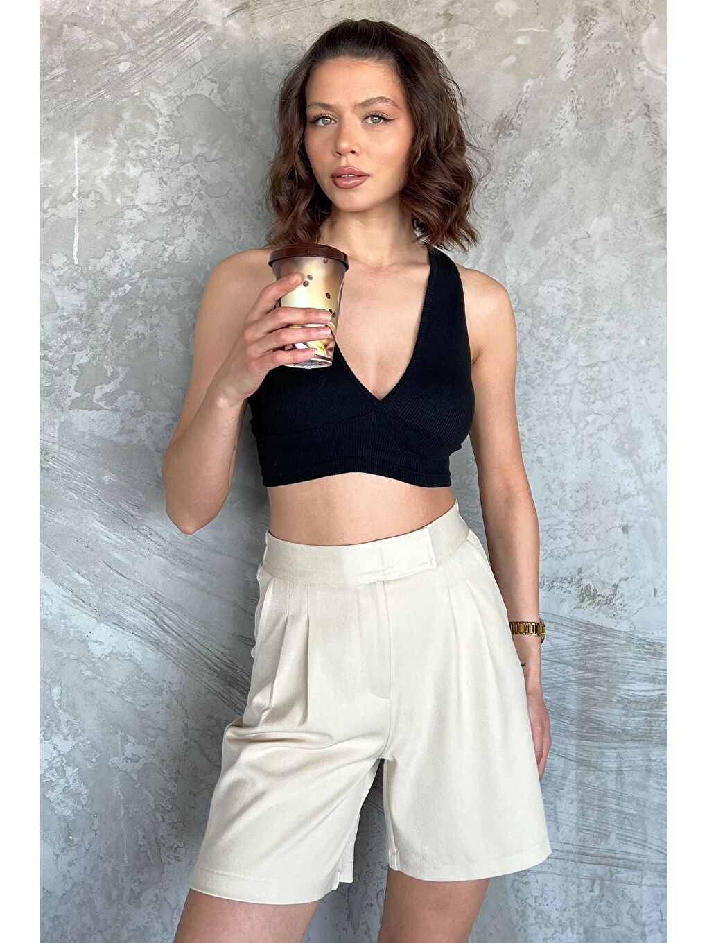 Bej Kadın Bel Lastikli Pileli Yüksek Bel Cırtlı Şort-1