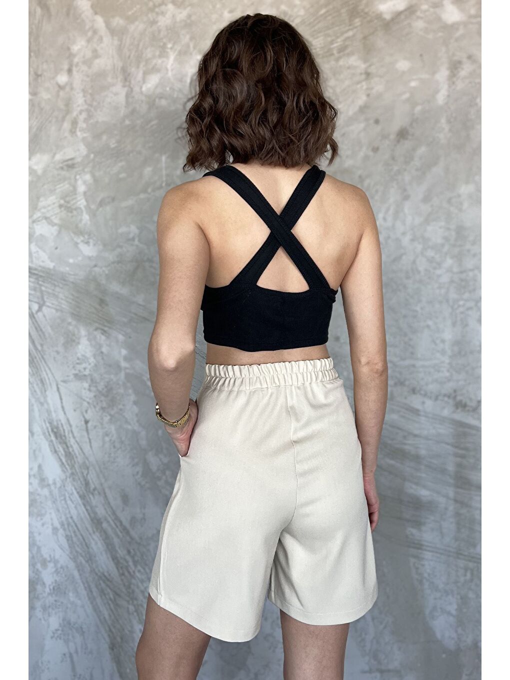 Bej Kadın Bel Lastikli Pileli Yüksek Bel Cırtlı Şort-2