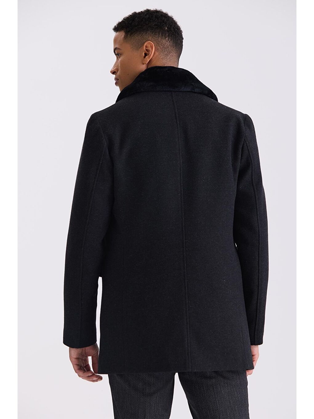 Siyah Regular Fit Çıkarılabilir Kürklü Yaka Desenli Yünlü Kaban-3