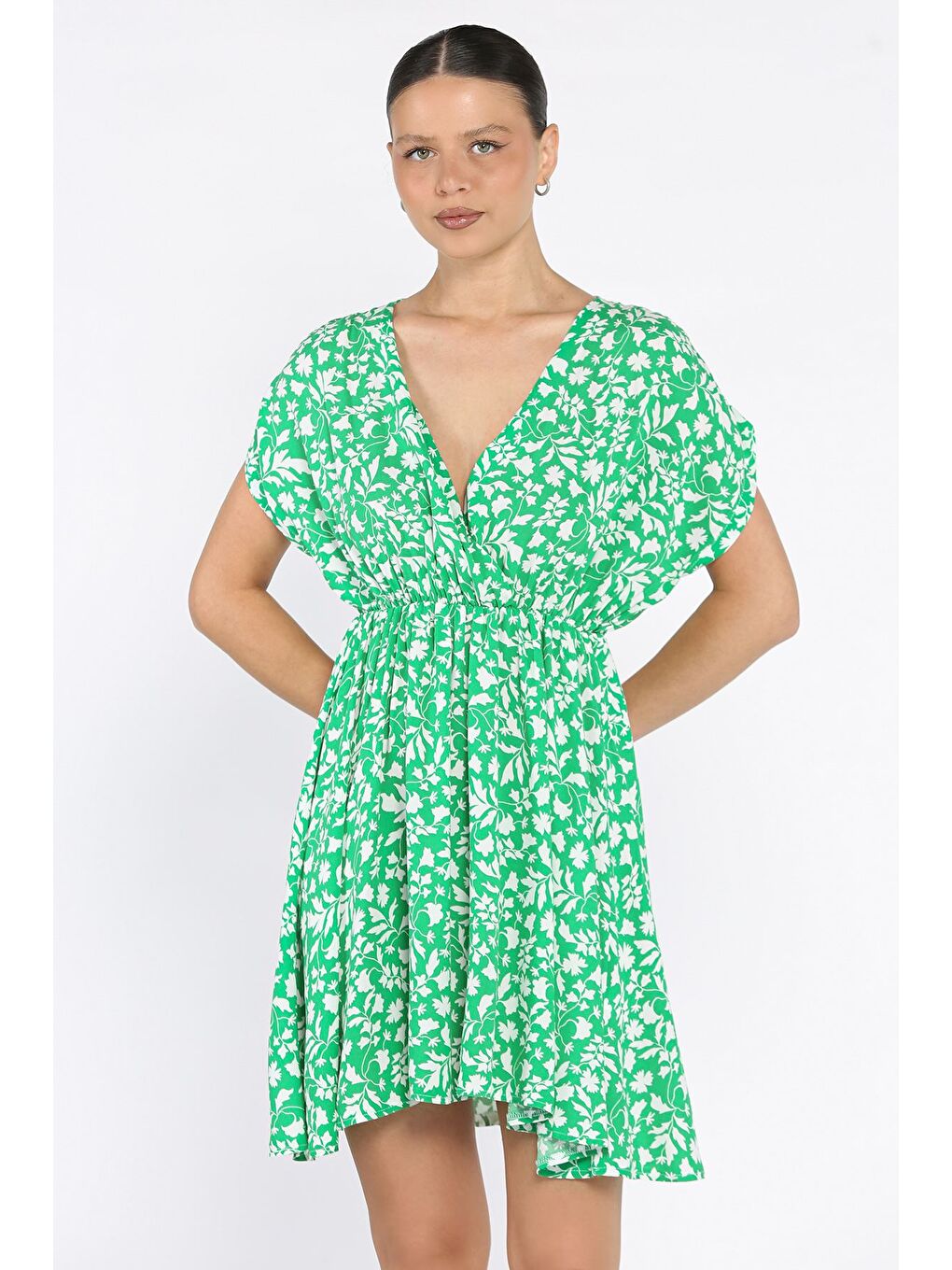 Yeşil Bel Lastikli Kruvaze Yaka Desenli Kadın Mini Elbise-1