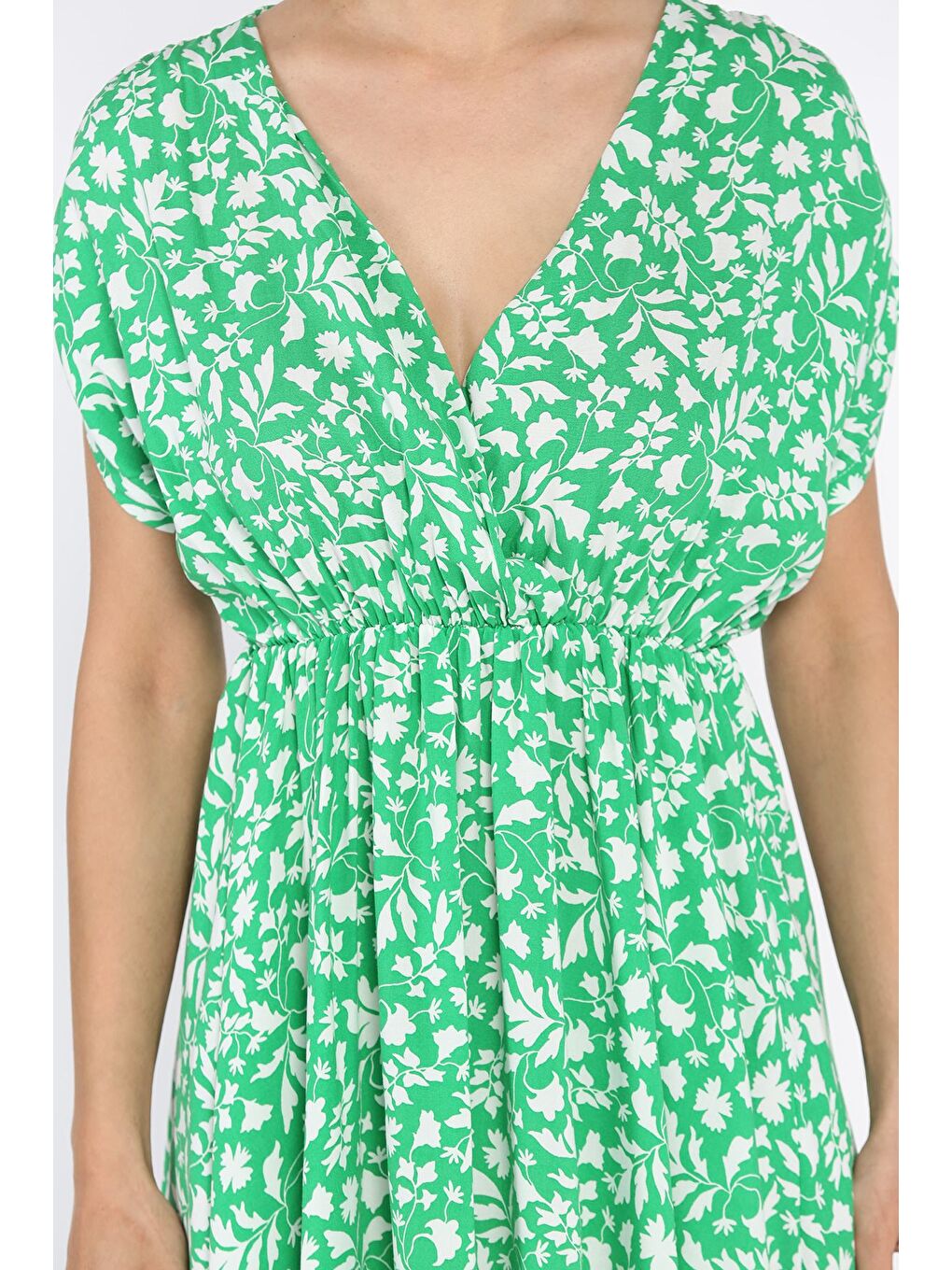 Yeşil Bel Lastikli Kruvaze Yaka Desenli Kadın Mini Elbise-3