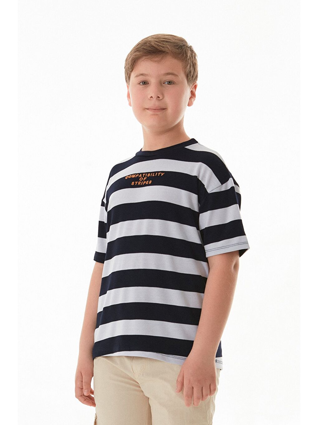 Lacivert Çizgili Yazı Nakışlı Erkek Çocuk Tişört