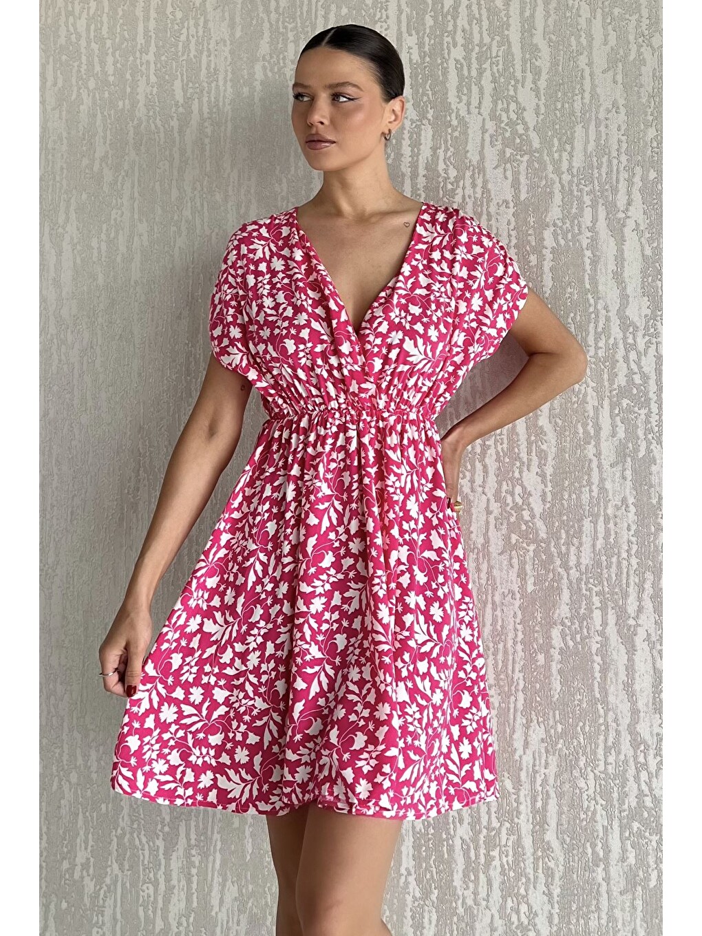 Pembe Bel Lastikli Kruvaze Yaka Desenli Kadın Mini Elbise-1