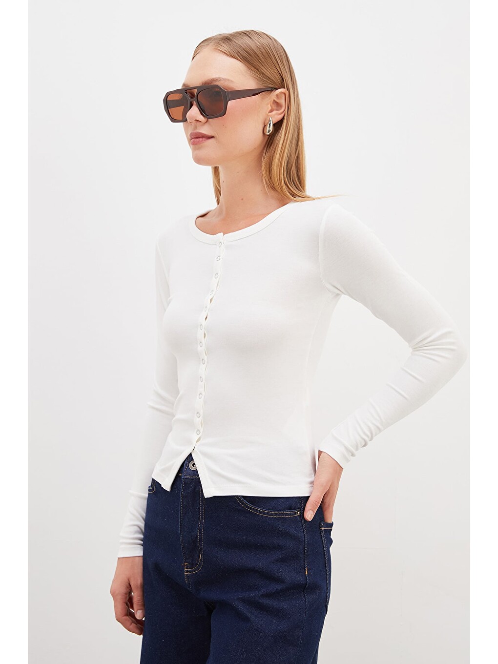 Ekru Önü Çıtçıtlı Ribanalı Slim Fit Bluz-3
