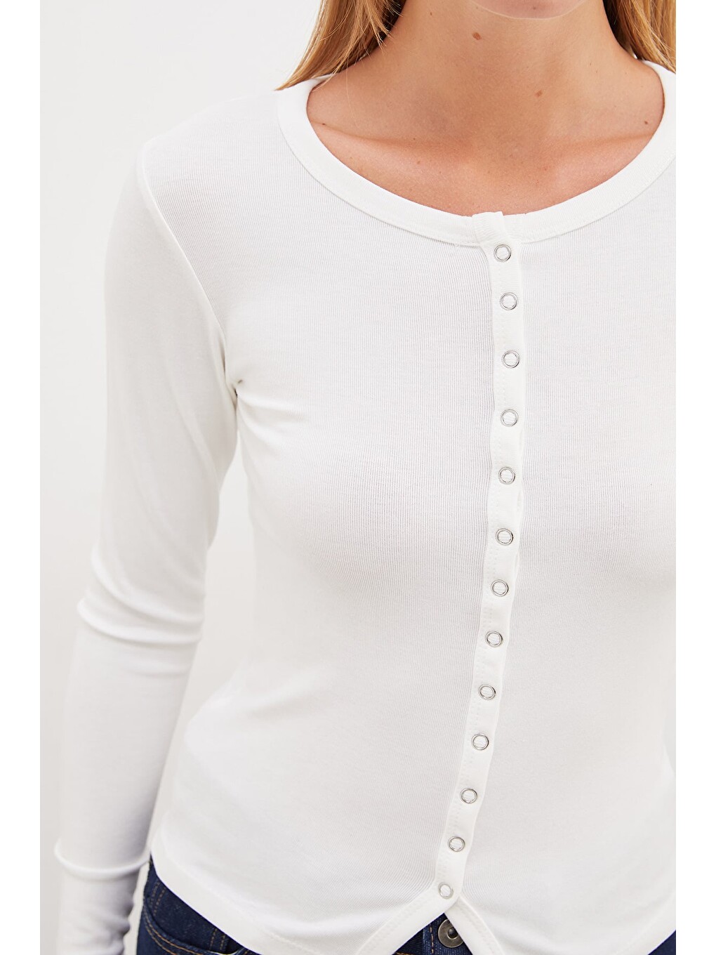 Ekru Önü Çıtçıtlı Ribanalı Slim Fit Bluz-4