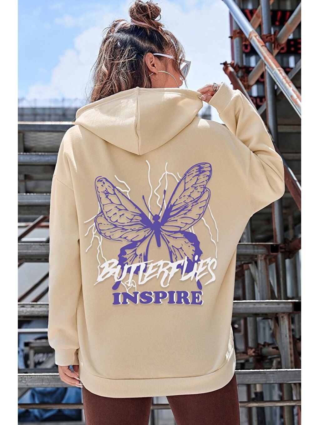 uyguntarz Bej Unisex Butterfly & Letter Graphic Baskılı Sweatshirt