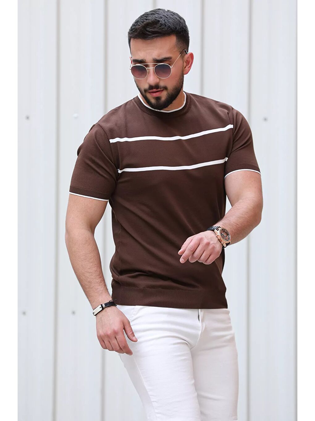 Kahverengi Çizgi Detaylı Bisiklet Yaka Erkek T-shirt-1