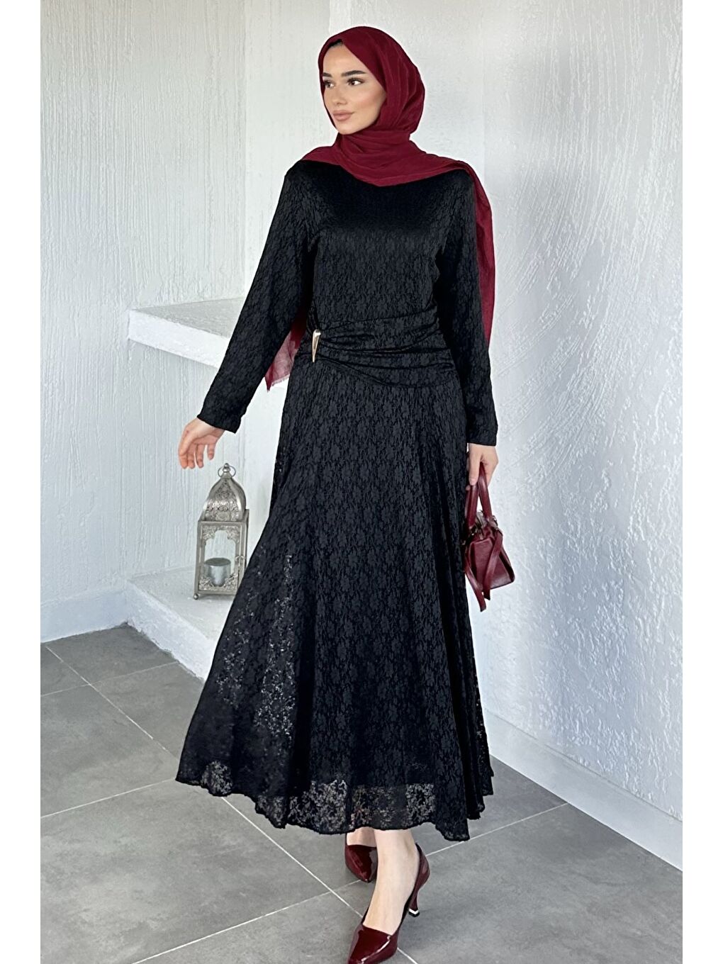 Siyah Gülseli Astarlı Tesettür Dantel Elbise-1