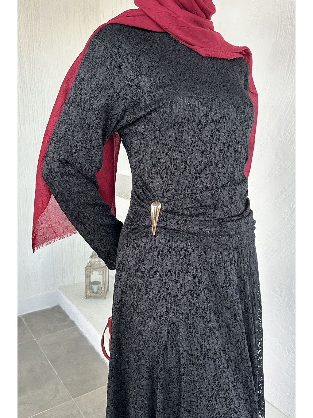 Siyah Gülseli Astarlı Tesettür Dantel Elbise-2