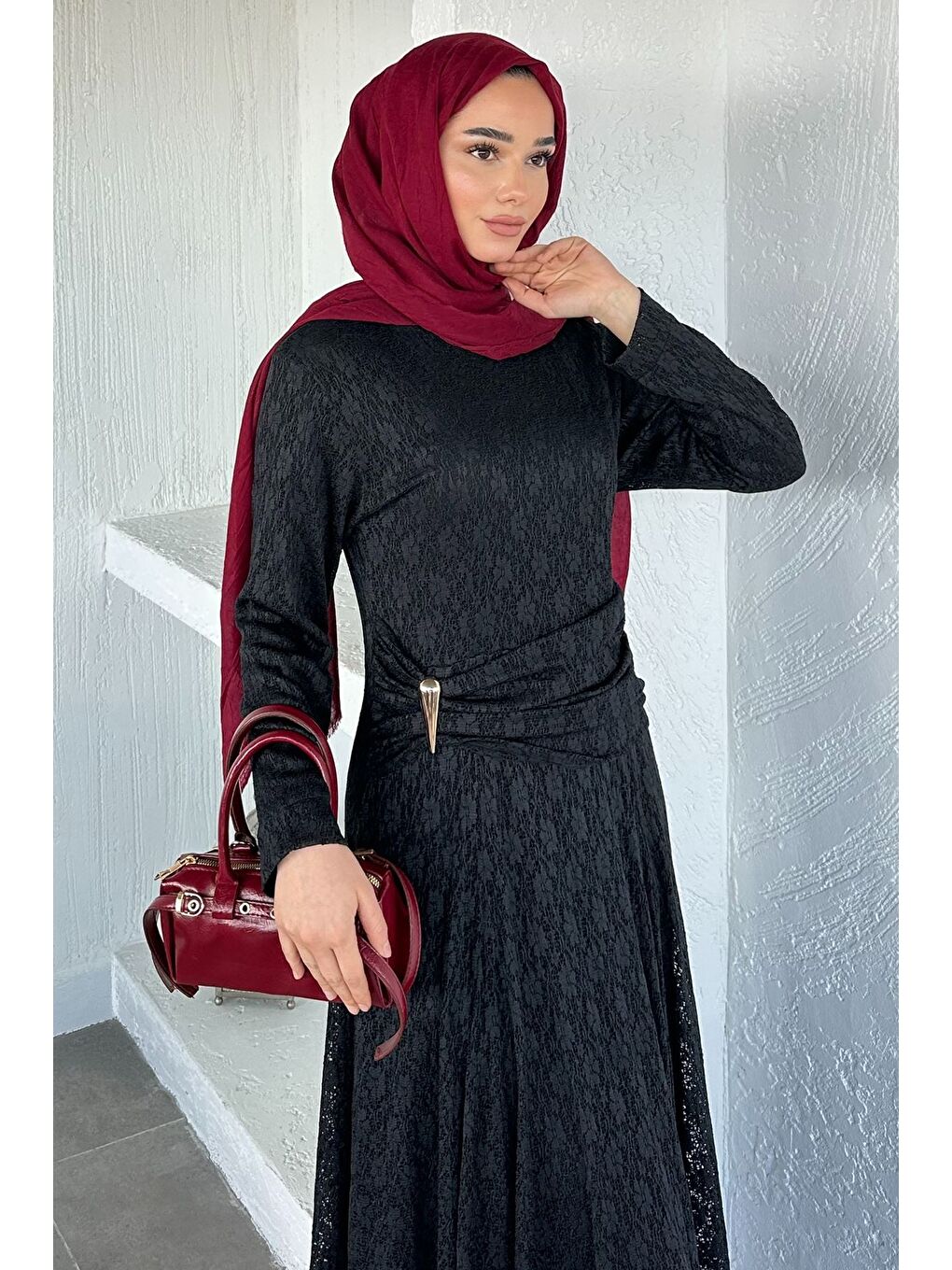 Siyah Gülseli Astarlı Tesettür Dantel Elbise-5