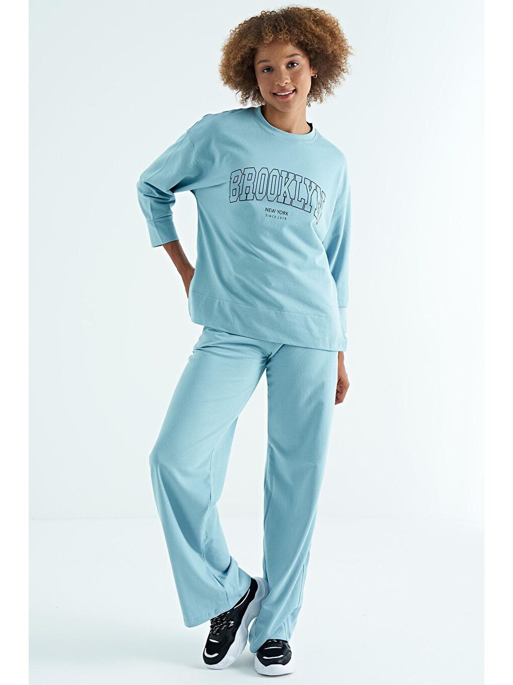 Açık Mavi Baskı Detaylı Düşük Omuzlu Truvakar Kol Basıc Oversize Kadın Eşofman Takım - 02107