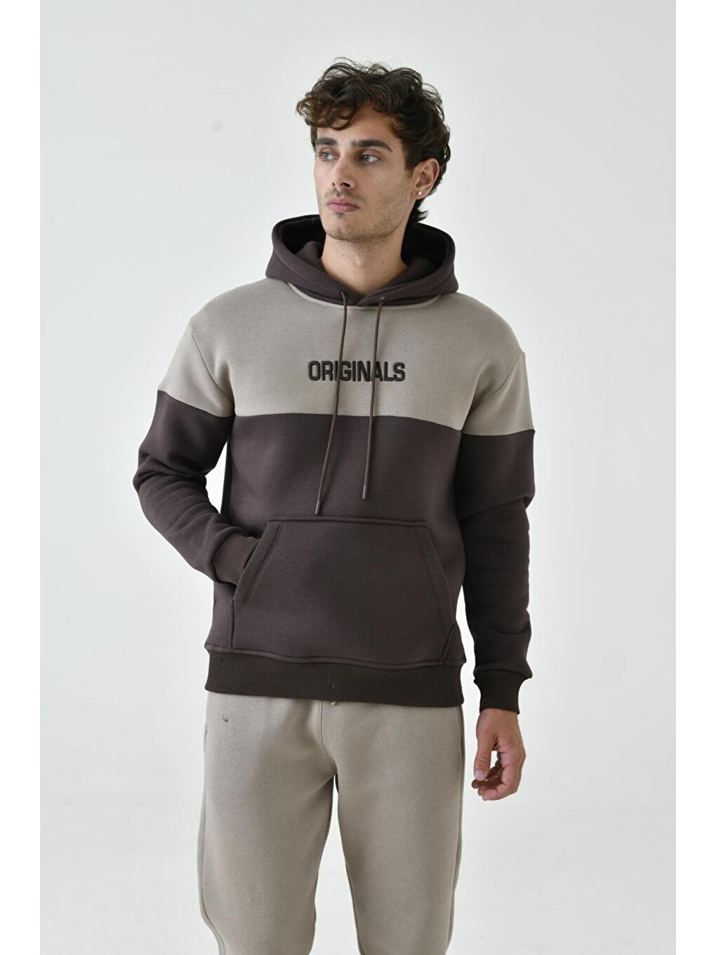 Kahverengi Perez Nakışlı Üç İplik Pamuklu Parçalı Kapüşonlu  Erkek Hoodie