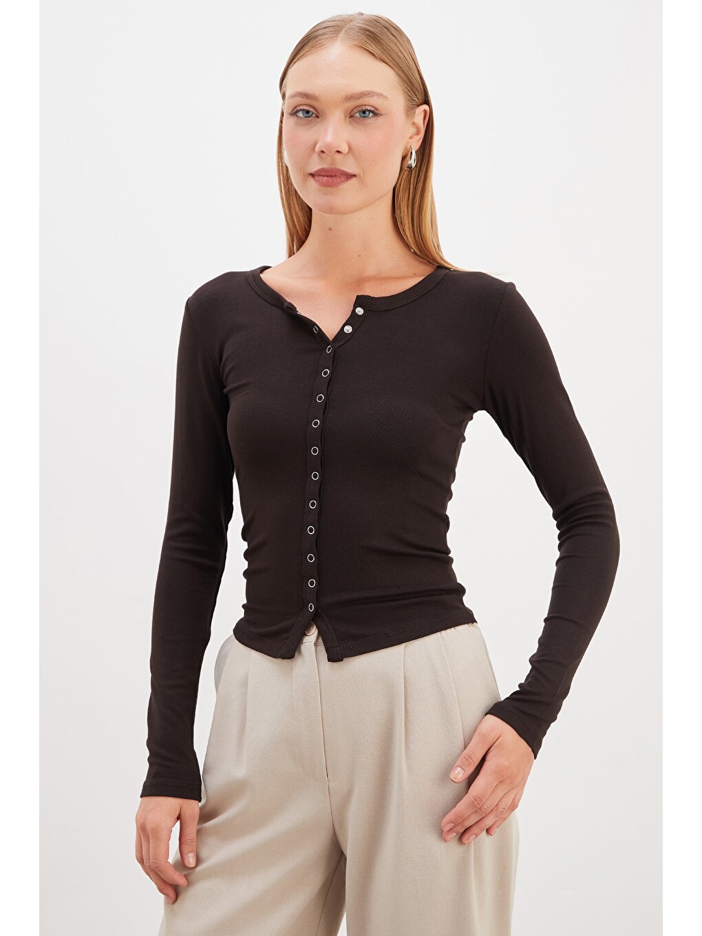 Kahverengi Önü Çıtçıtlı Ribanalı Slim Fit Bluz