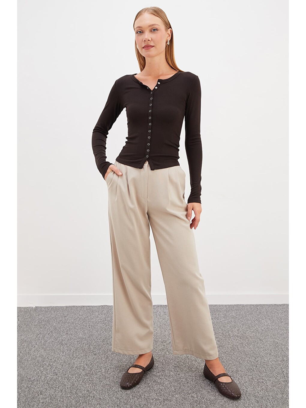 Kahverengi Önü Çıtçıtlı Ribanalı Slim Fit Bluz-2