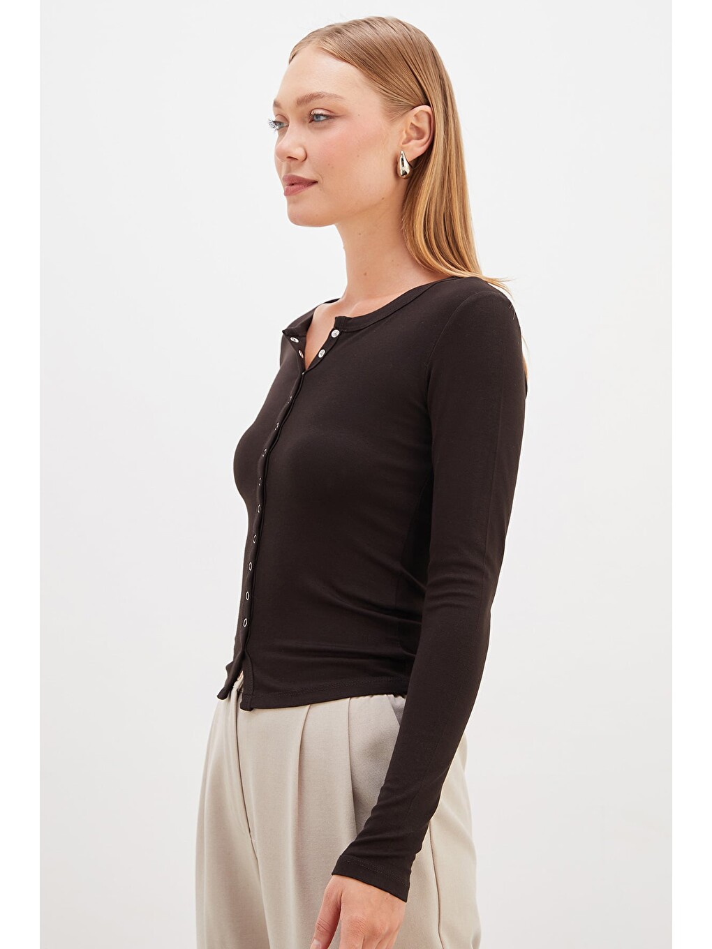 Kahverengi Önü Çıtçıtlı Ribanalı Slim Fit Bluz-3