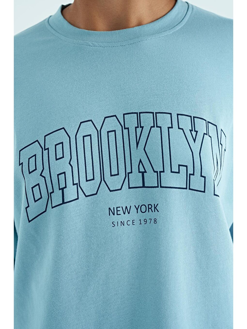 Açık Mavi Baskı Detaylı Düşük Omuzlu Truvakar Kol Basıc Oversize Kadın Eşofman Takım - 02107-1