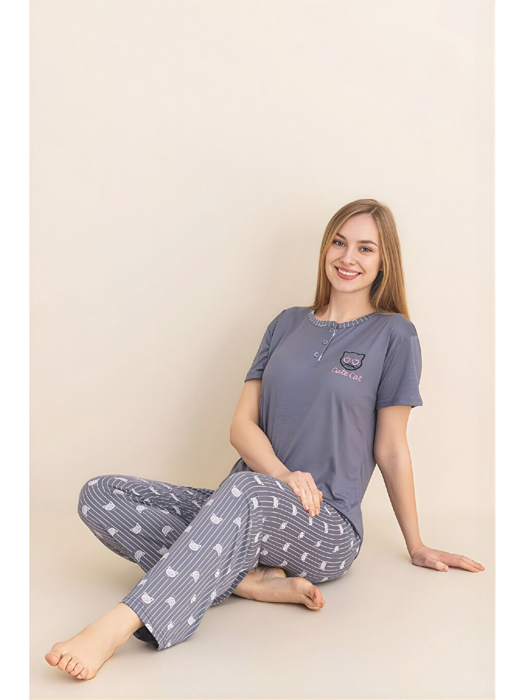 Gri Kadın Pijama Takımı-Menekşe Kumaş-3 Düğmeli-Yaka Baskılı-12606SF-1