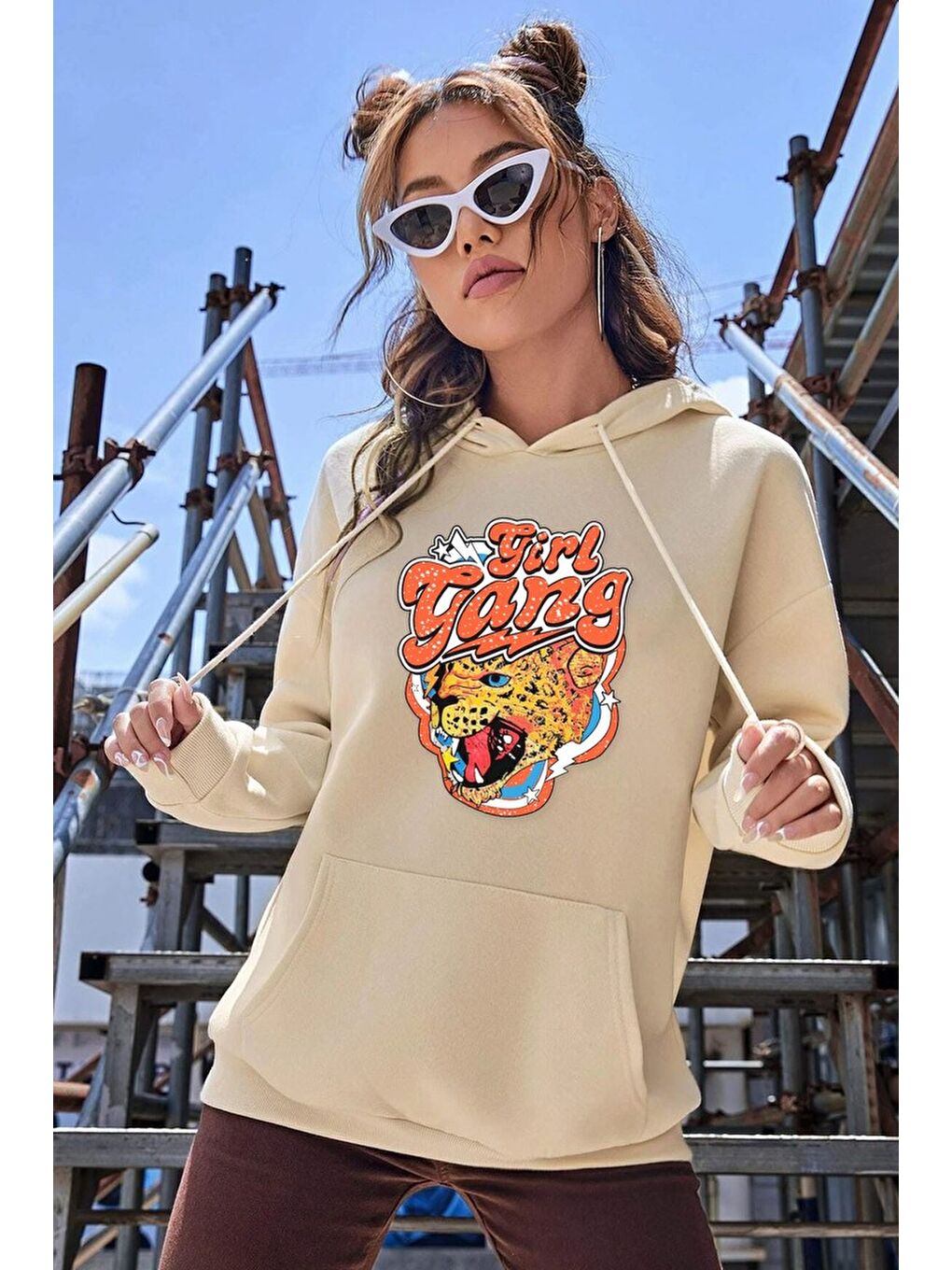 uyguntarz Bej Unisex Gril Gang Baskılı Sweatshirt