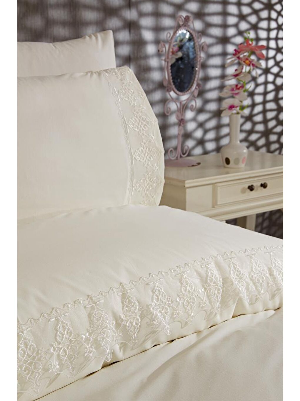 Ekru Fransız Dantelli Tadım Çeyizlik Nevresim Takımı Krem-3