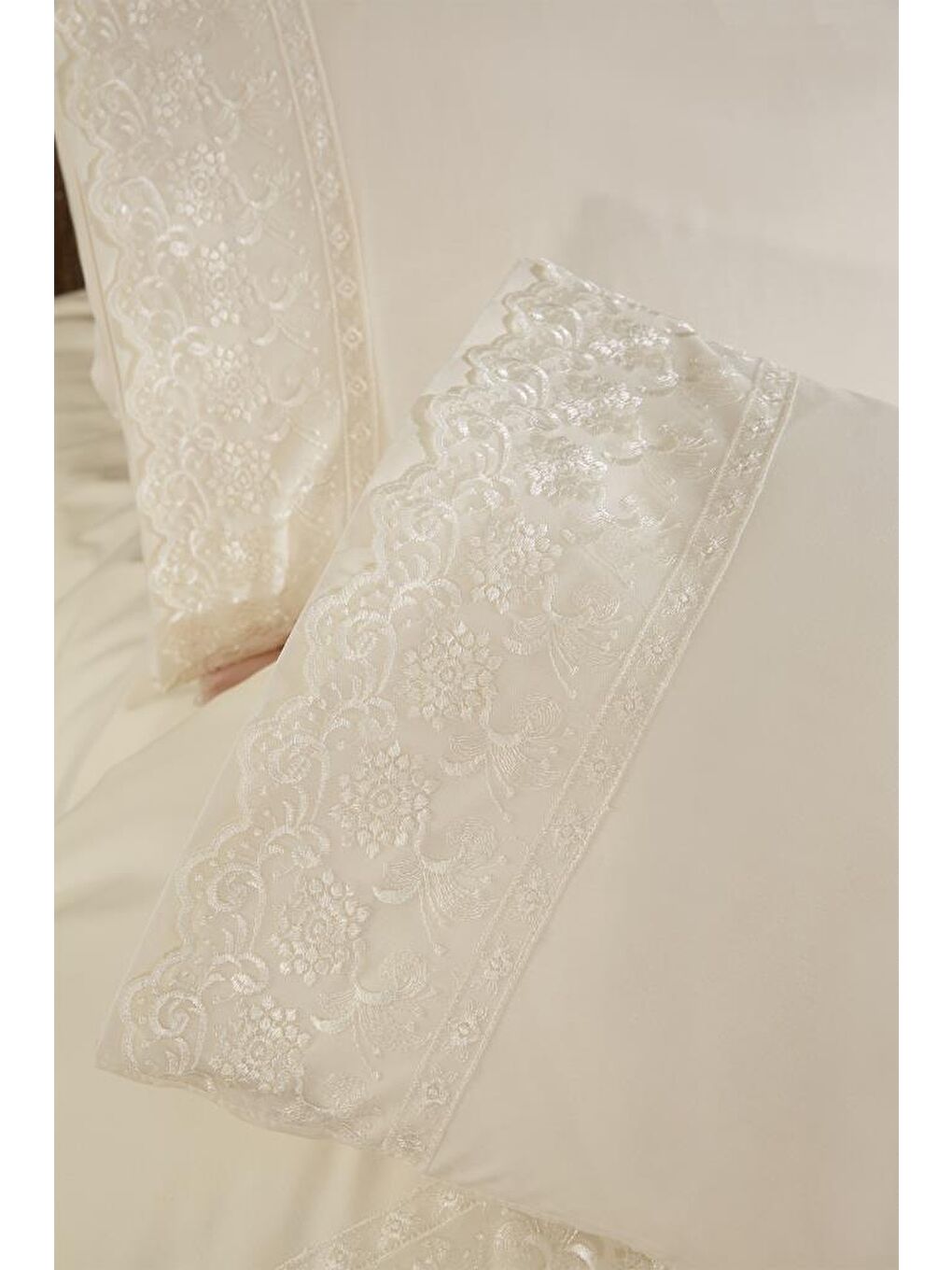 Ekru Fransız Dantelli Reyhan Çeyizlik Nevresim Takımı Krem-4