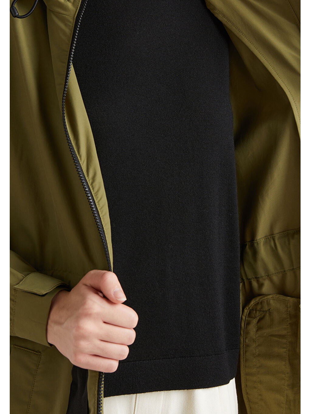 Kadın Haki Beli Büzgü İpli Kapüşonşlu Trençkot-3